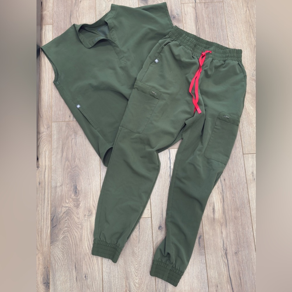 Figs Olive Jogger Scrub Set - Sizes S & M